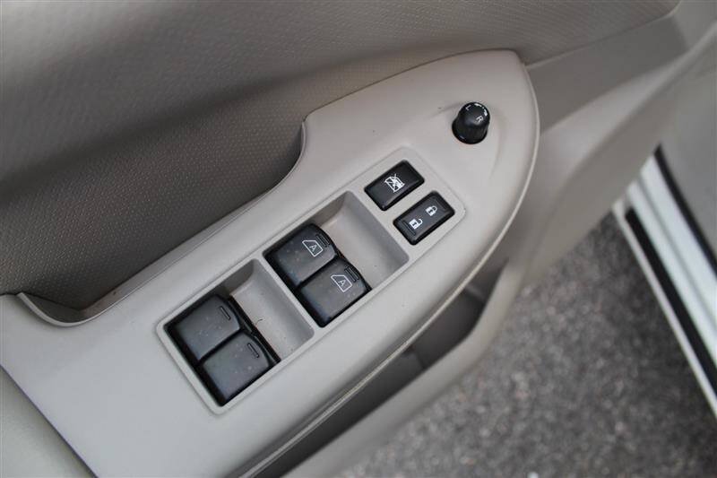Used 2016 Nissan Quest SV FWD image 12