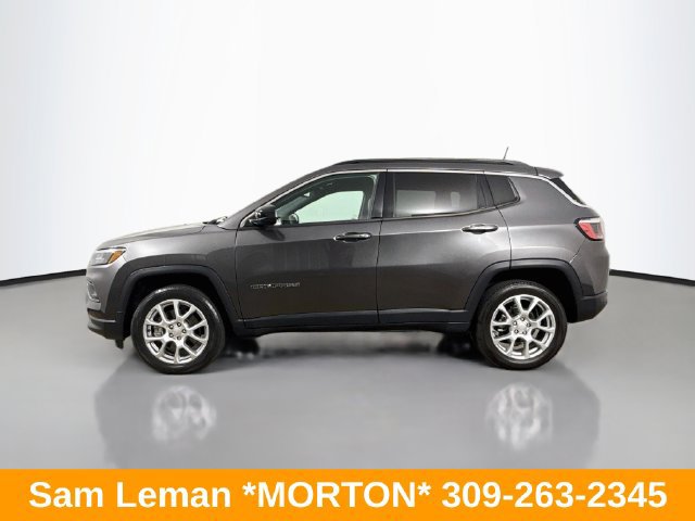 Used 2023 Jeep Compass Latitude w/ Sun and Sound Group AWD/4WD image 4