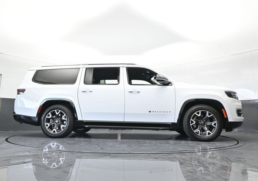 Used 2023 Jeep Wagoneer L Series III w/ Preferred Equipment Group image 22