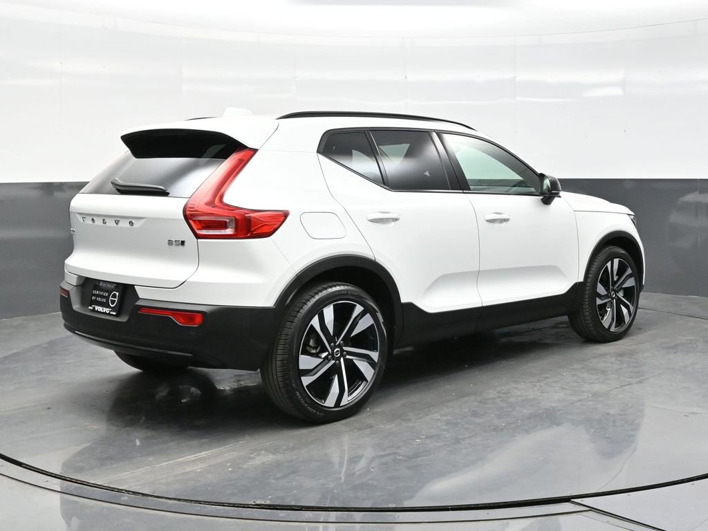 Used 2025 Volvo XC40 B5 Plus image 7