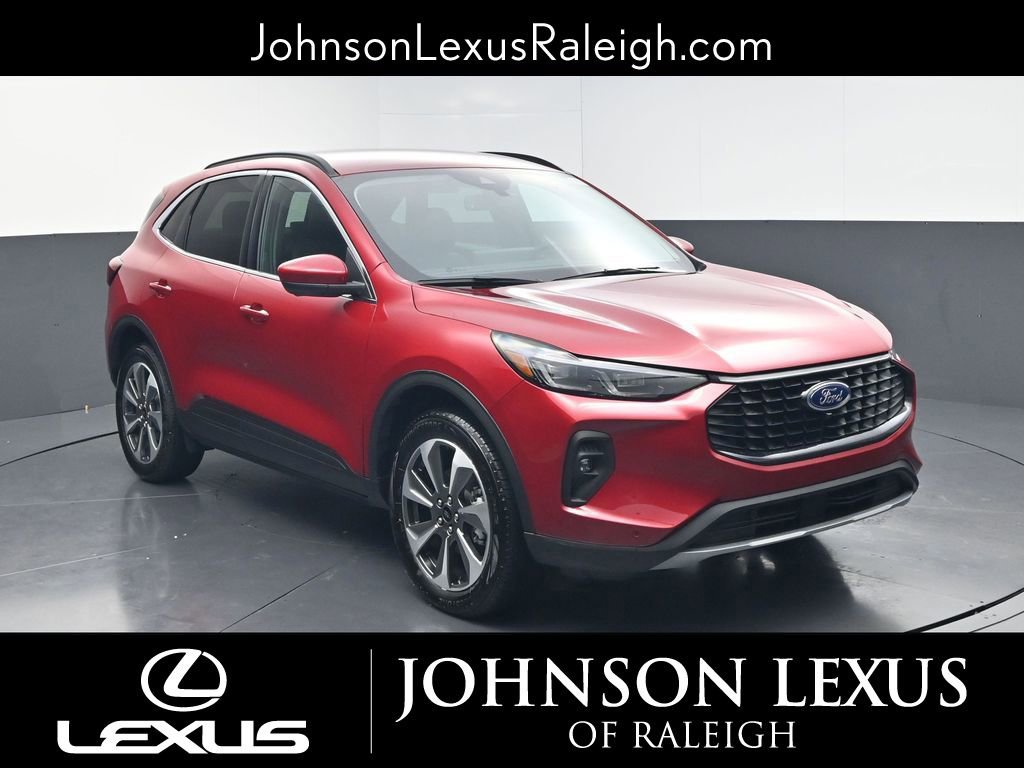 Used 2025 Ford Escape Platinum w/ Premium Technology Package image 3