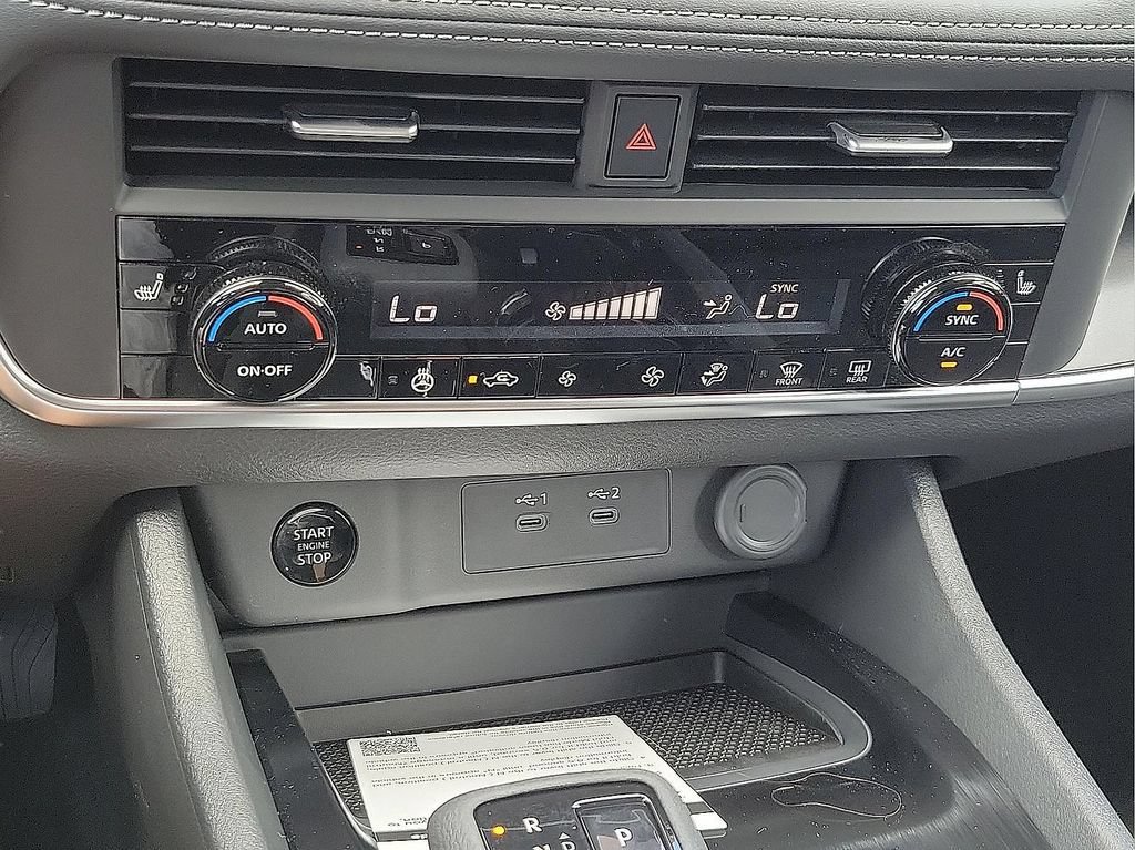 Used 2025 Nissan Rogue SV w/ SV Premium Package FWD image 17