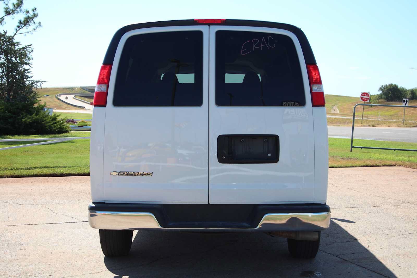 Used 2025 Chevrolet Express 3500 LT w/ LT Preferred Equipment Group RWD image 9
