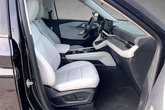 Certified 2025 Ford Explorer Platinum w/ Ultimate Package image 5