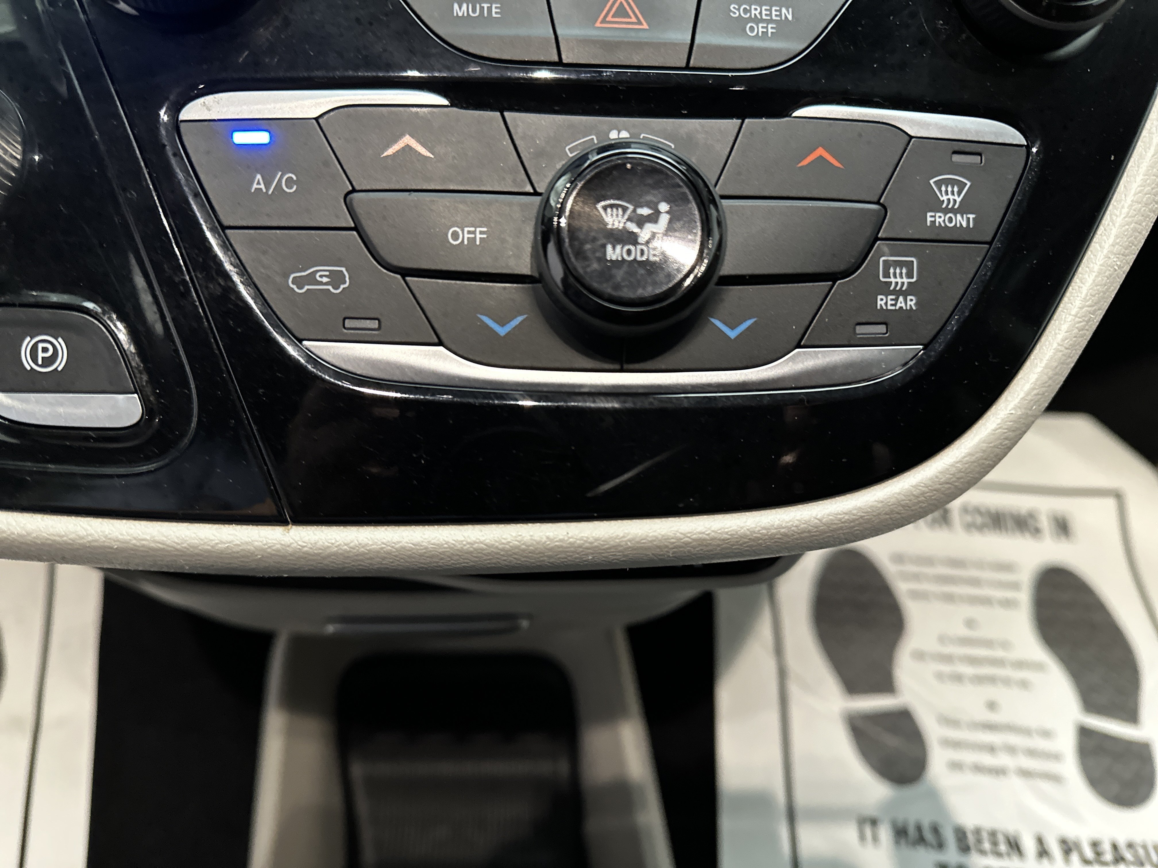 Used 2021 Chrysler Voyager LX FWD image 34