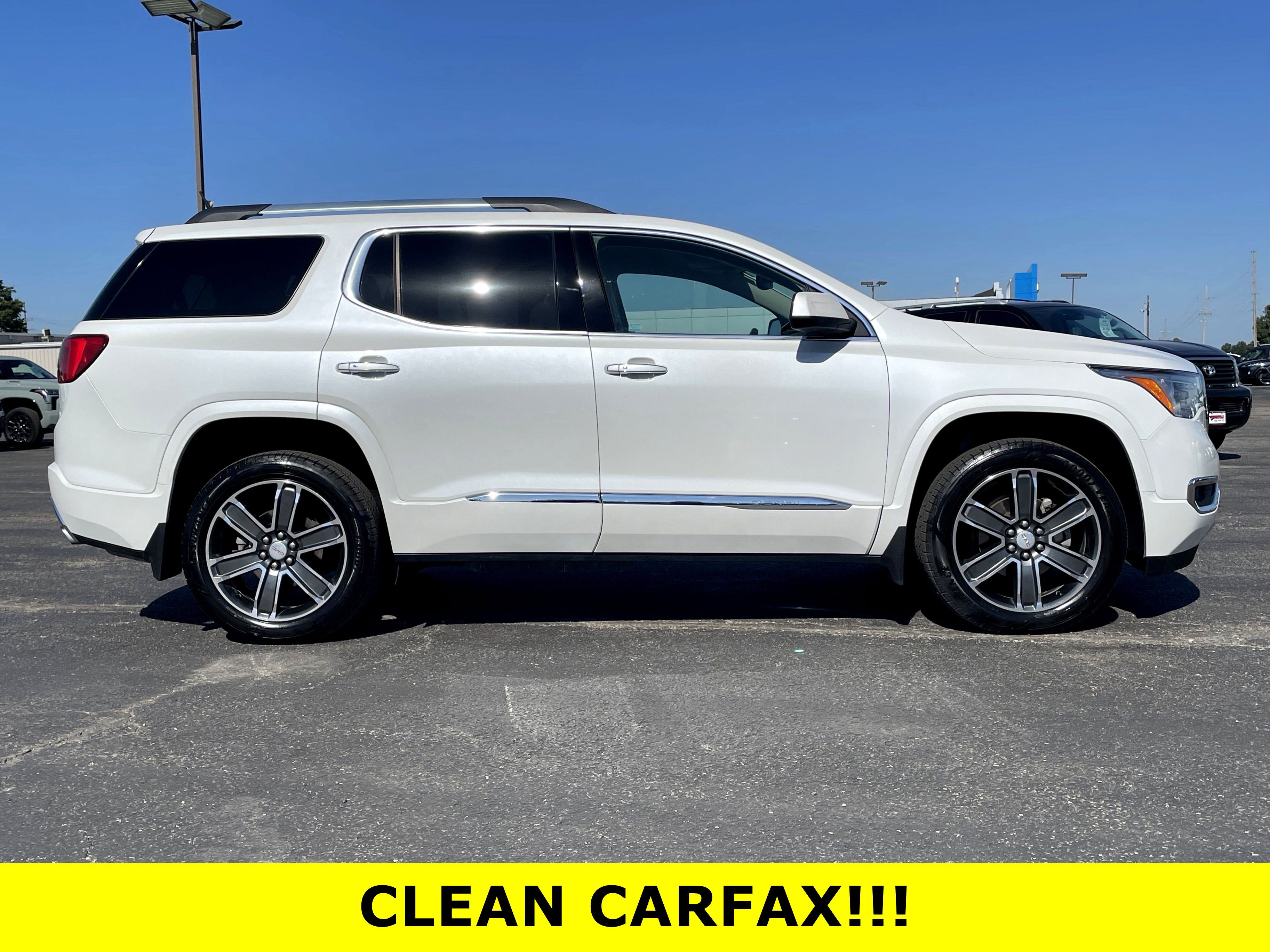 Used 2019 GMC Acadia Denali w/ Technology Package FWD image 2