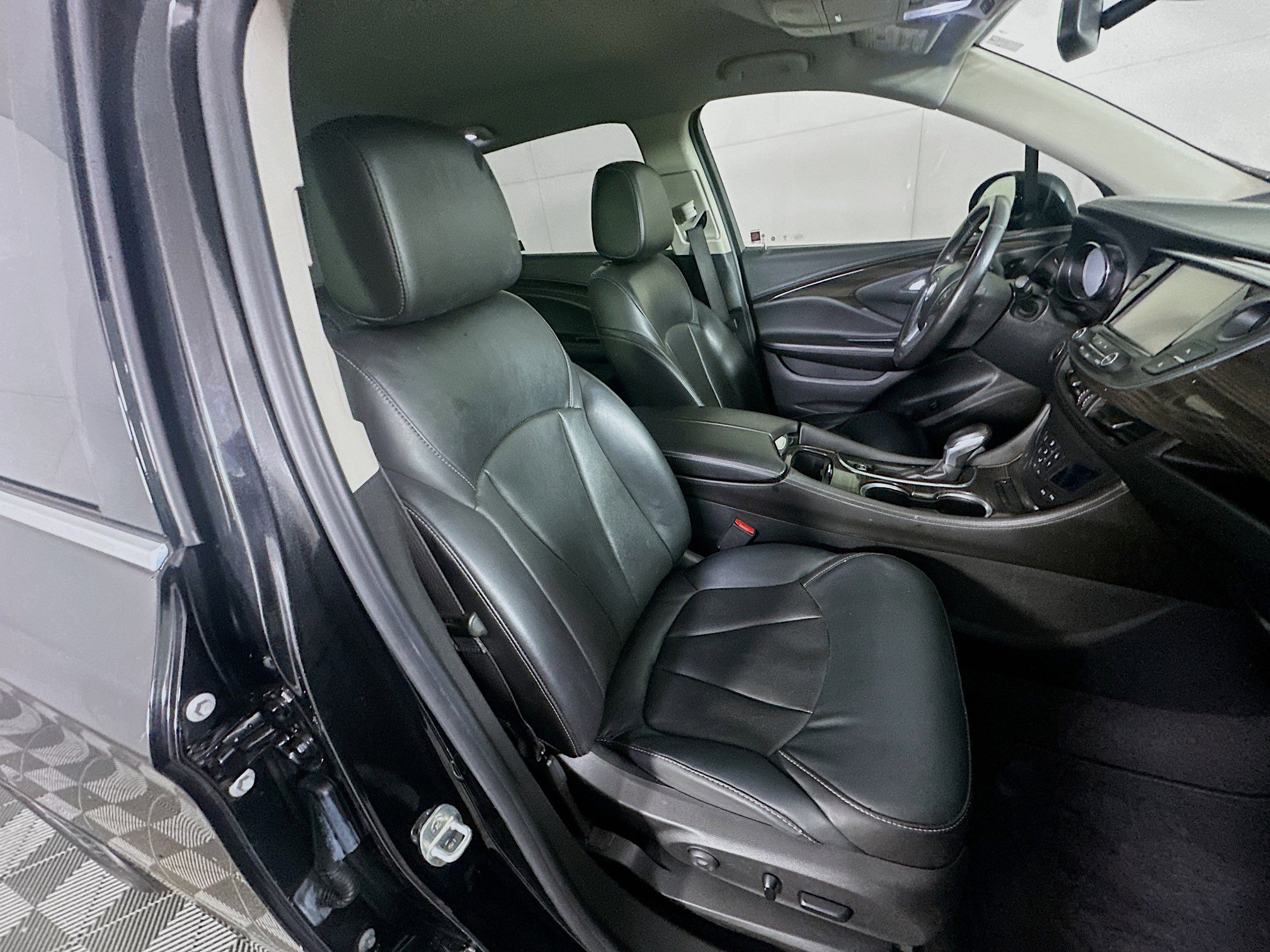 Used 2020 Buick Envision Essence image 30