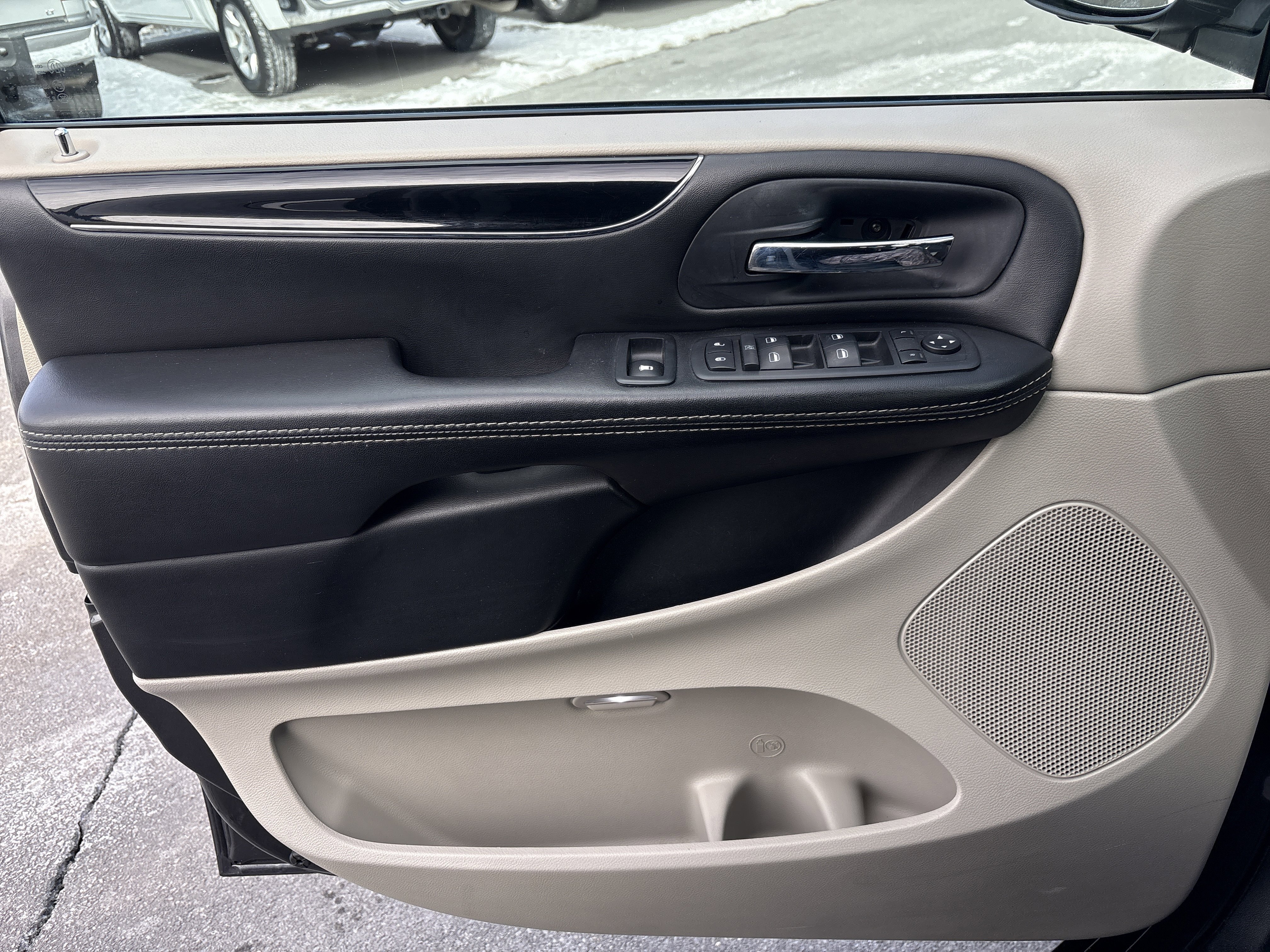 Used 2018 Dodge Grand Caravan SXT image 16