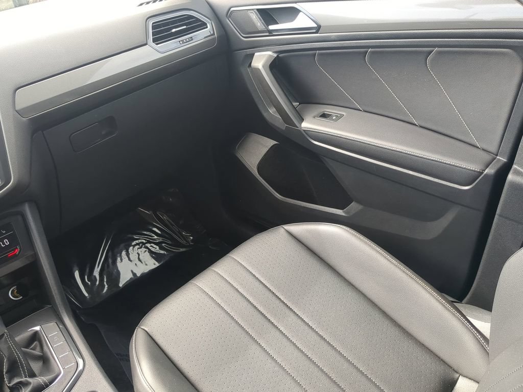 Used 2022 Volkswagen Tiguan SE FWD image 15