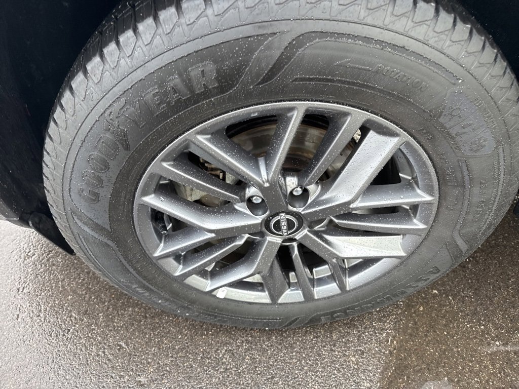 Used 2024 Nissan Rogue S image 32