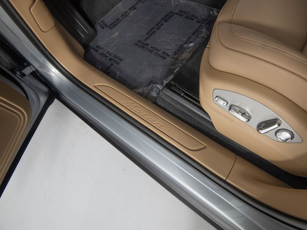 New 2026 Porsche Macan AWD/4WD image 23