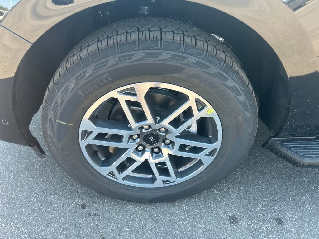 New 2025 Ford Expedition Active image 9