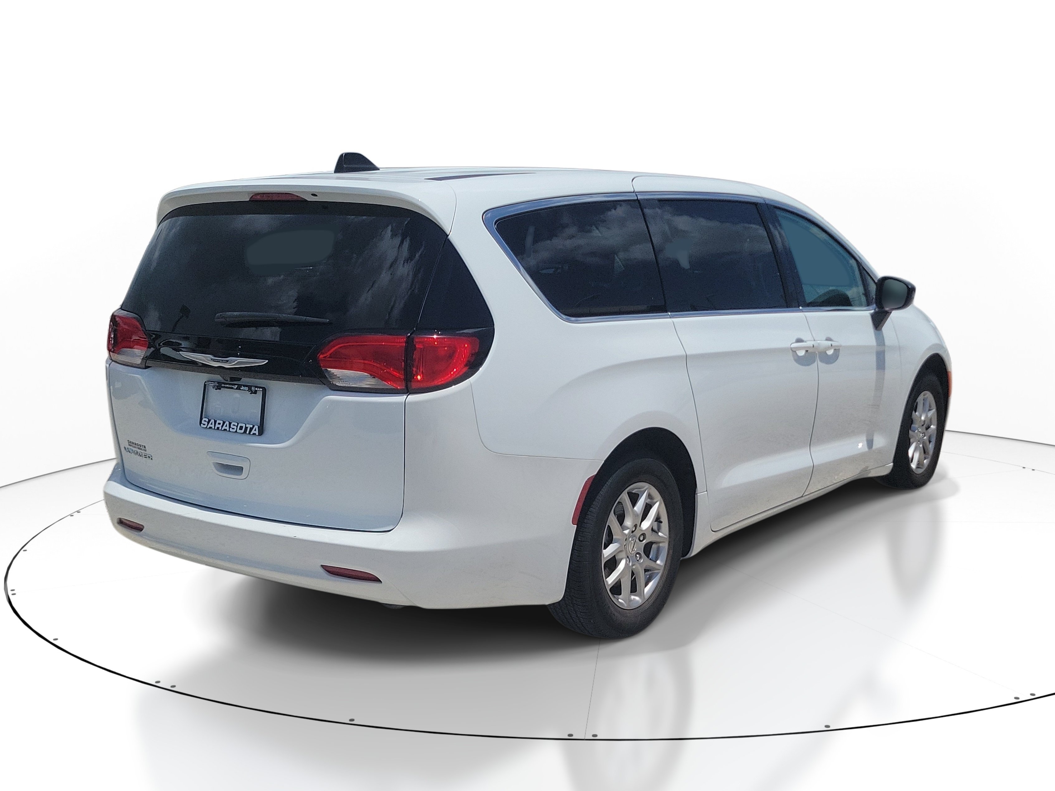 Used 2024 Chrysler Voyager LX FWD image 6