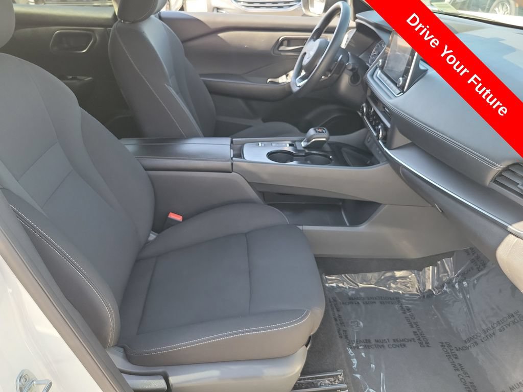 Used 2024 Nissan Rogue S FWD image 18