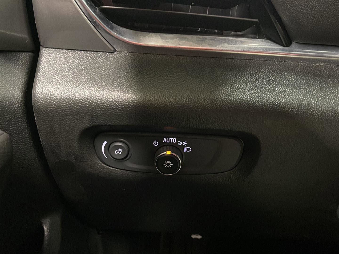 Used 2022 Chevrolet Traverse LT image 15