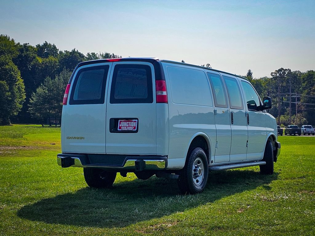 Used 2017 GMC Savana 2500 RWD image 3