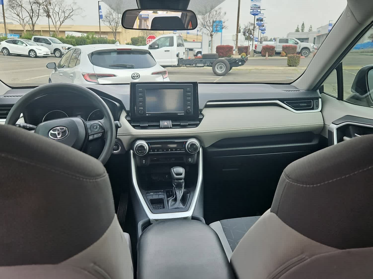 Used 2020 Toyota RAV4 XLE image 10