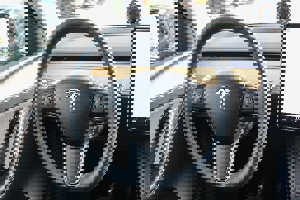 Used 2023 Tesla Model Y Long Range image 15