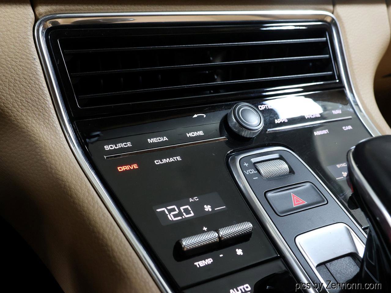 Used 2017 Porsche Panamera Sedan image 24