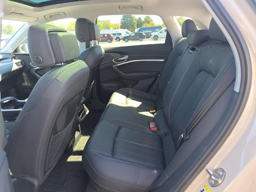 Used 2021 Audi e-tron Premium AWD/4WD image 4