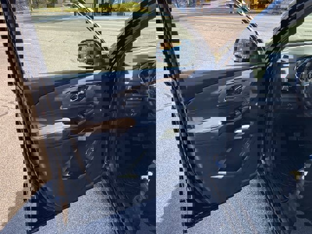 Used 2022 Chevrolet Traverse LT image 11