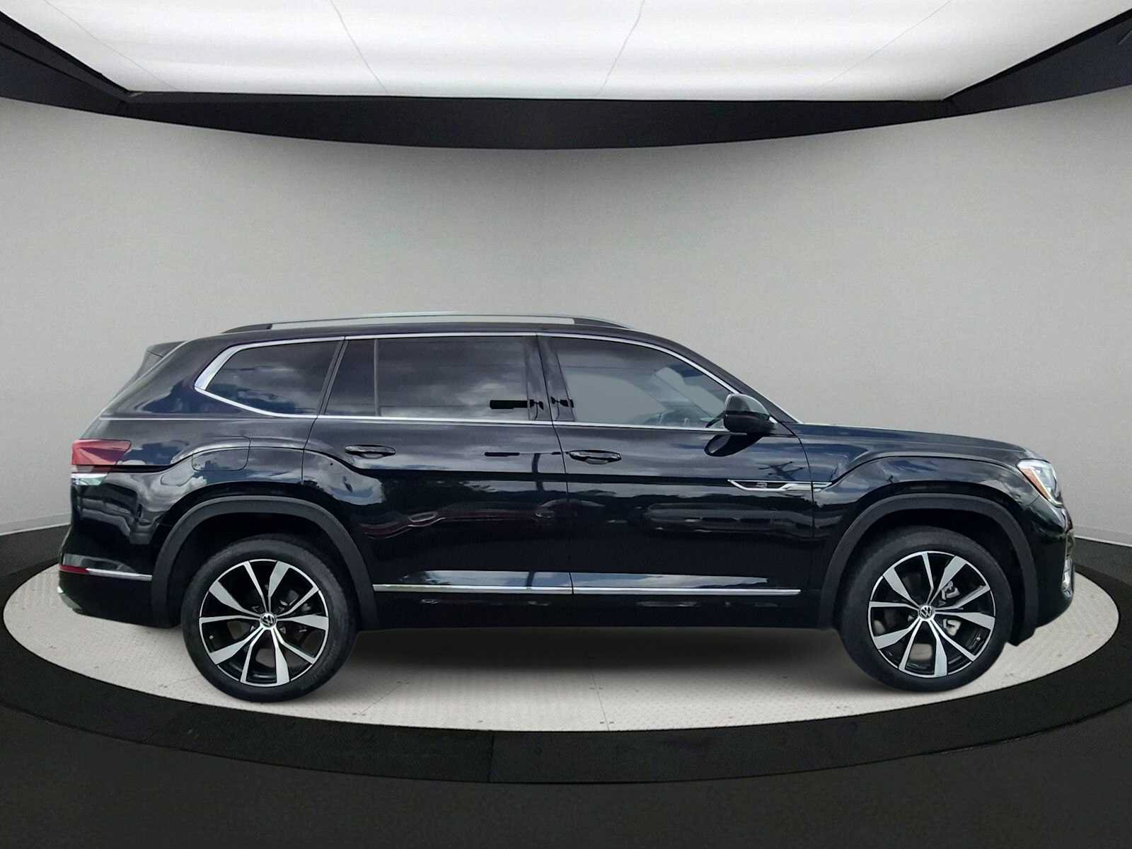 Used 2024 Volkswagen Atlas SEL Premium R-Line AWD/4WD image 9