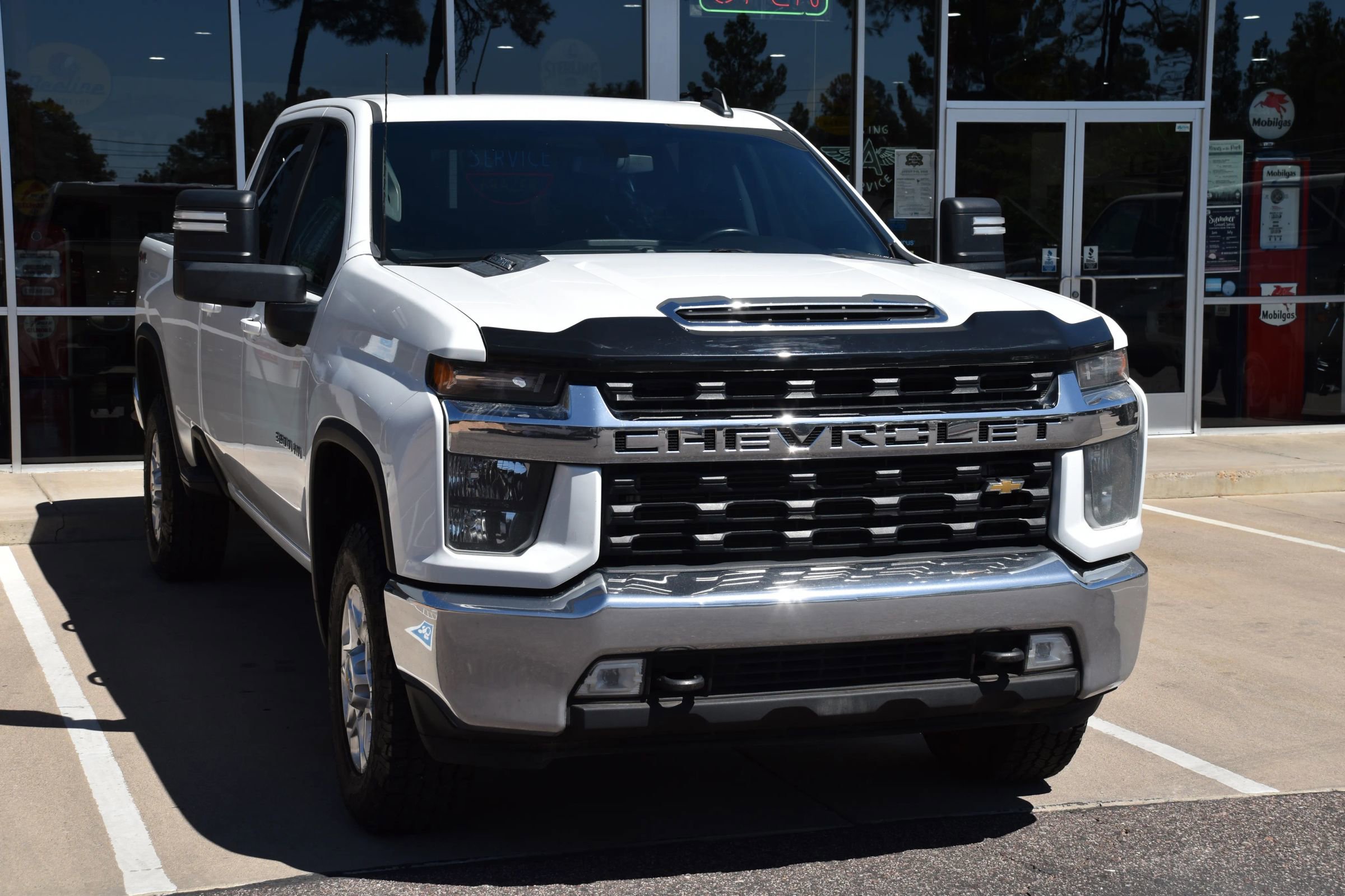 Used 2022 Chevrolet Silverado 3500 LT w/ Convenience Package image 9