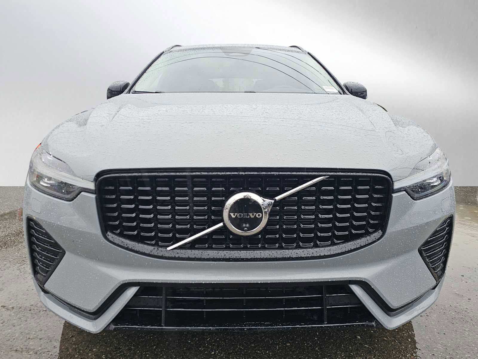 Certified 2025 Volvo XC60 B5 Plus image 8