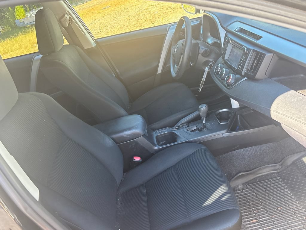 Used 2016 Toyota RAV4 LE AWD/4WD image 12