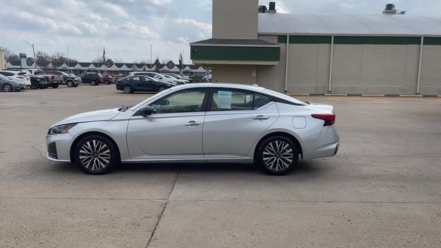 Used 2024 Nissan Altima 2.5 SV FWD image 5