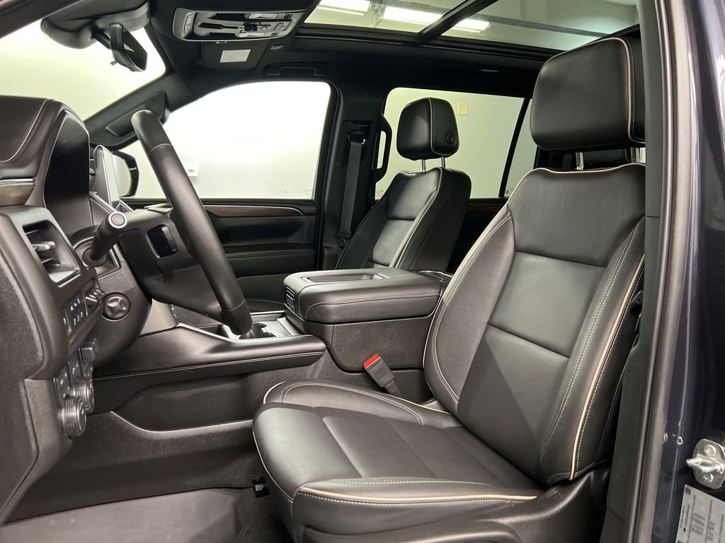 Used 2024 Chevrolet Suburban Premier w/ Premium Package AWD/4WD image 27