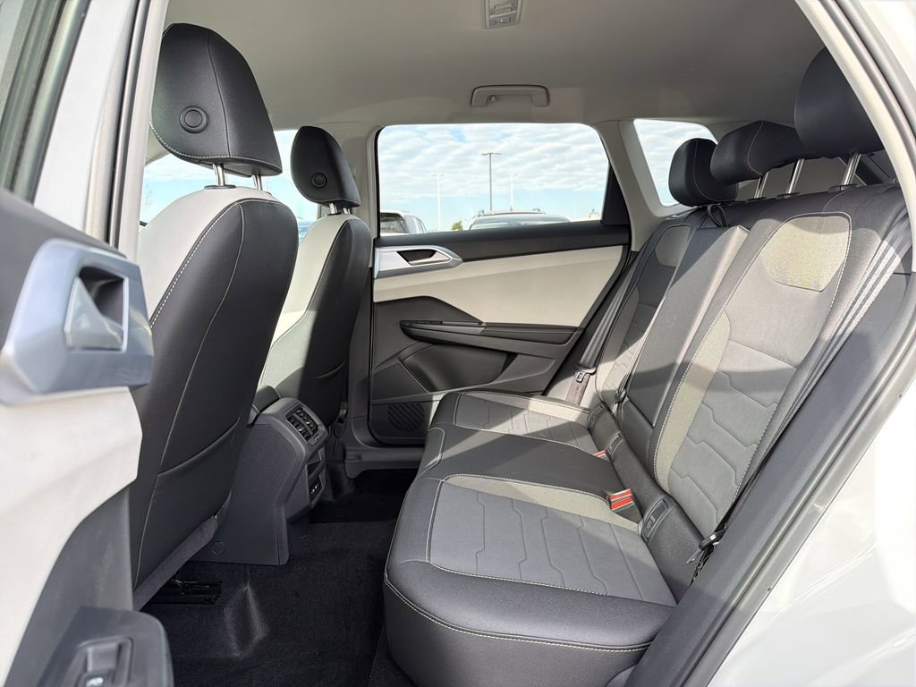 New 2026 Volkswagen Taos SE FWD image 14