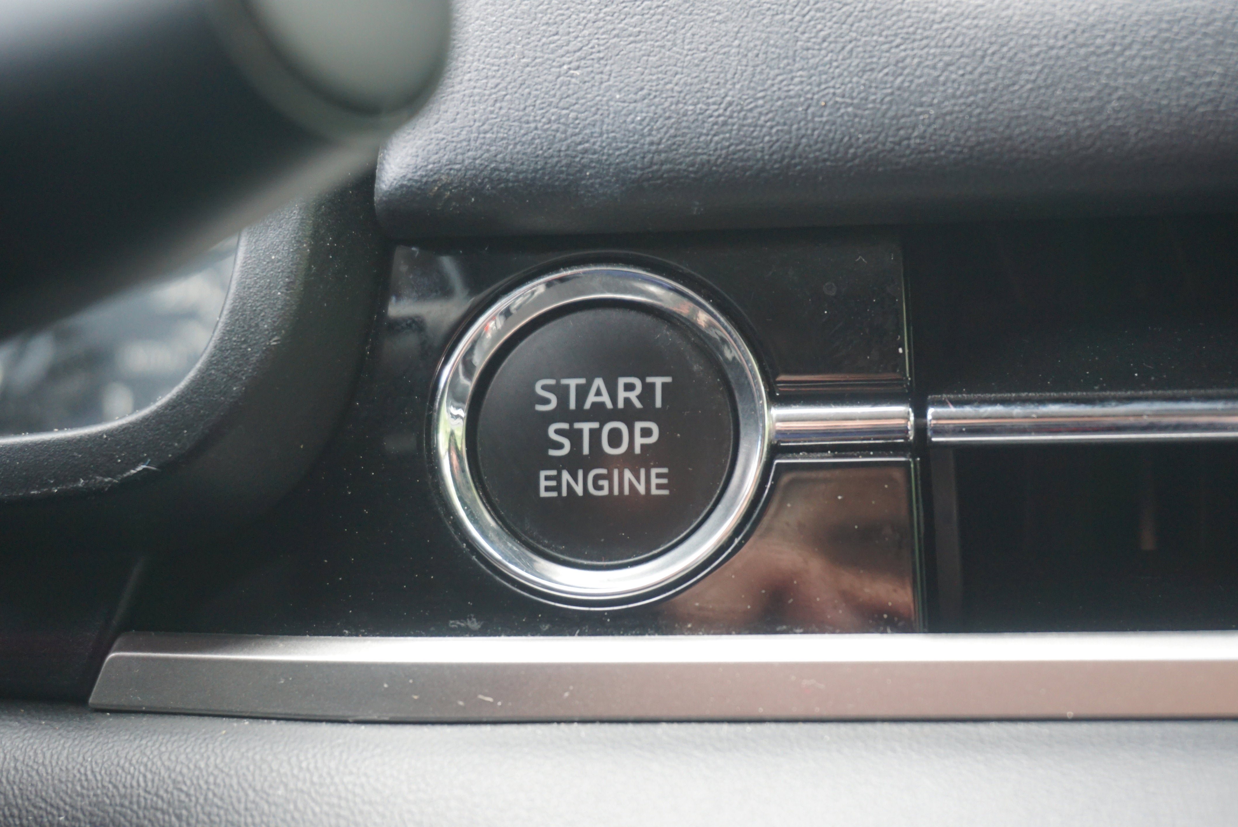 Used 2025 Mitsubishi Outlander SE FWD image 12