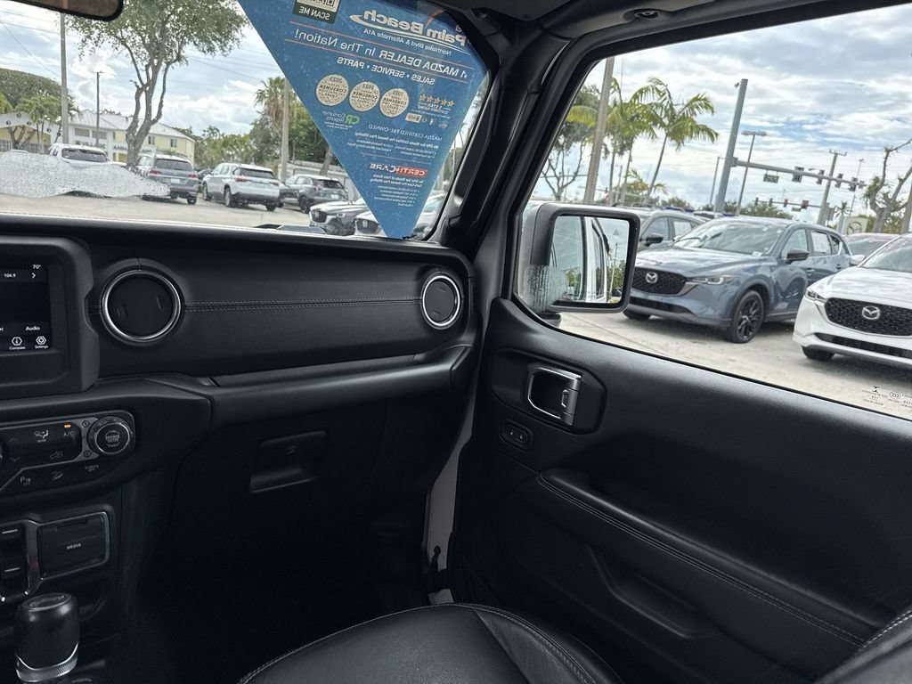 Used 2019 Jeep Wrangler Unlimited Sahara w/ Dual Top Group AWD/4WD image 15