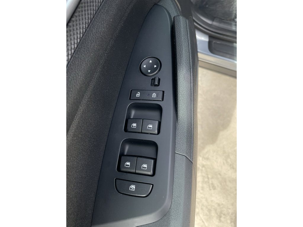 Used 2025 Kia Sportage LX image 13