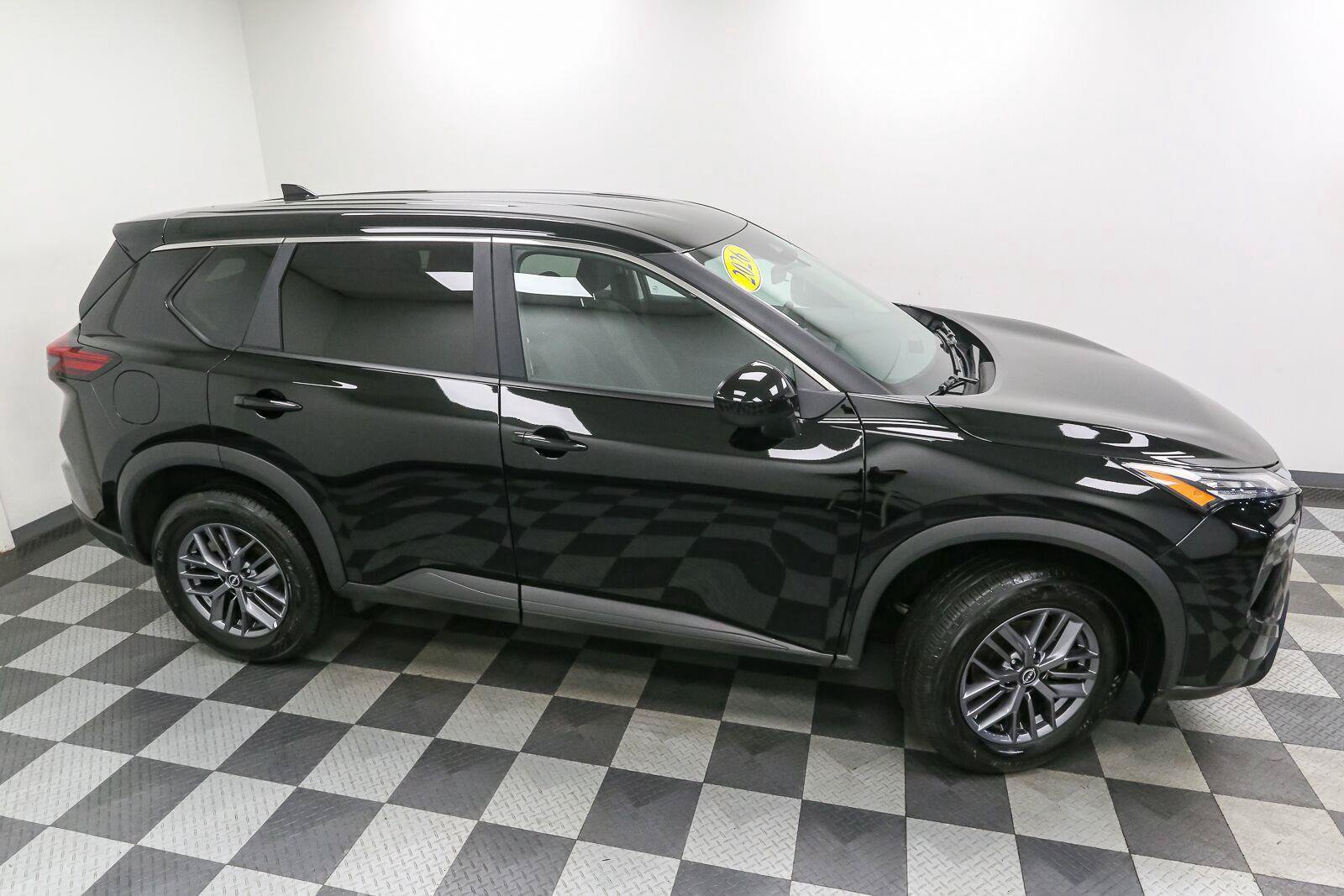 Used 2026 Nissan Rogue SV AWD/4WD image 5