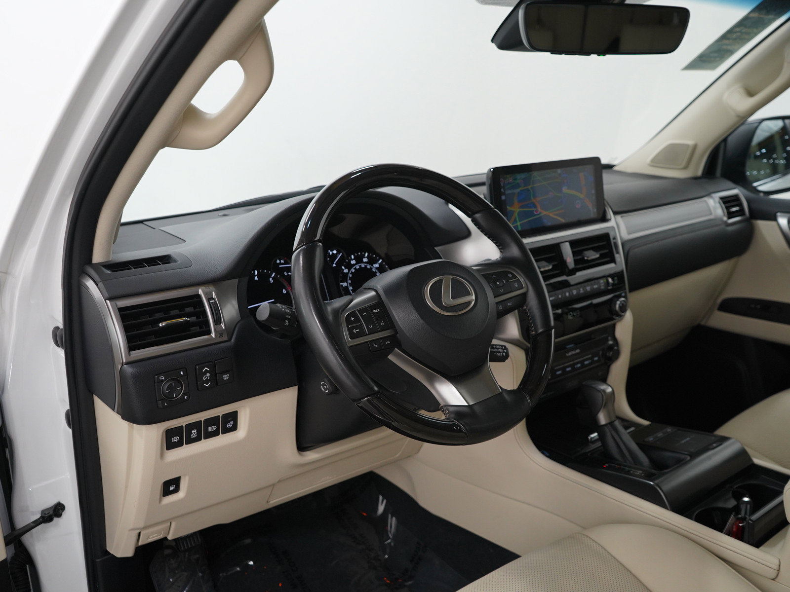 Used 2022 Lexus GX 460 Premium w/ Accessory Package AWD/4WD image 25