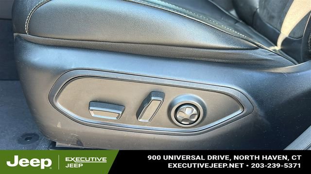Used 2023 Jeep Grand Cherokee Altitude AWD/4WD image 10