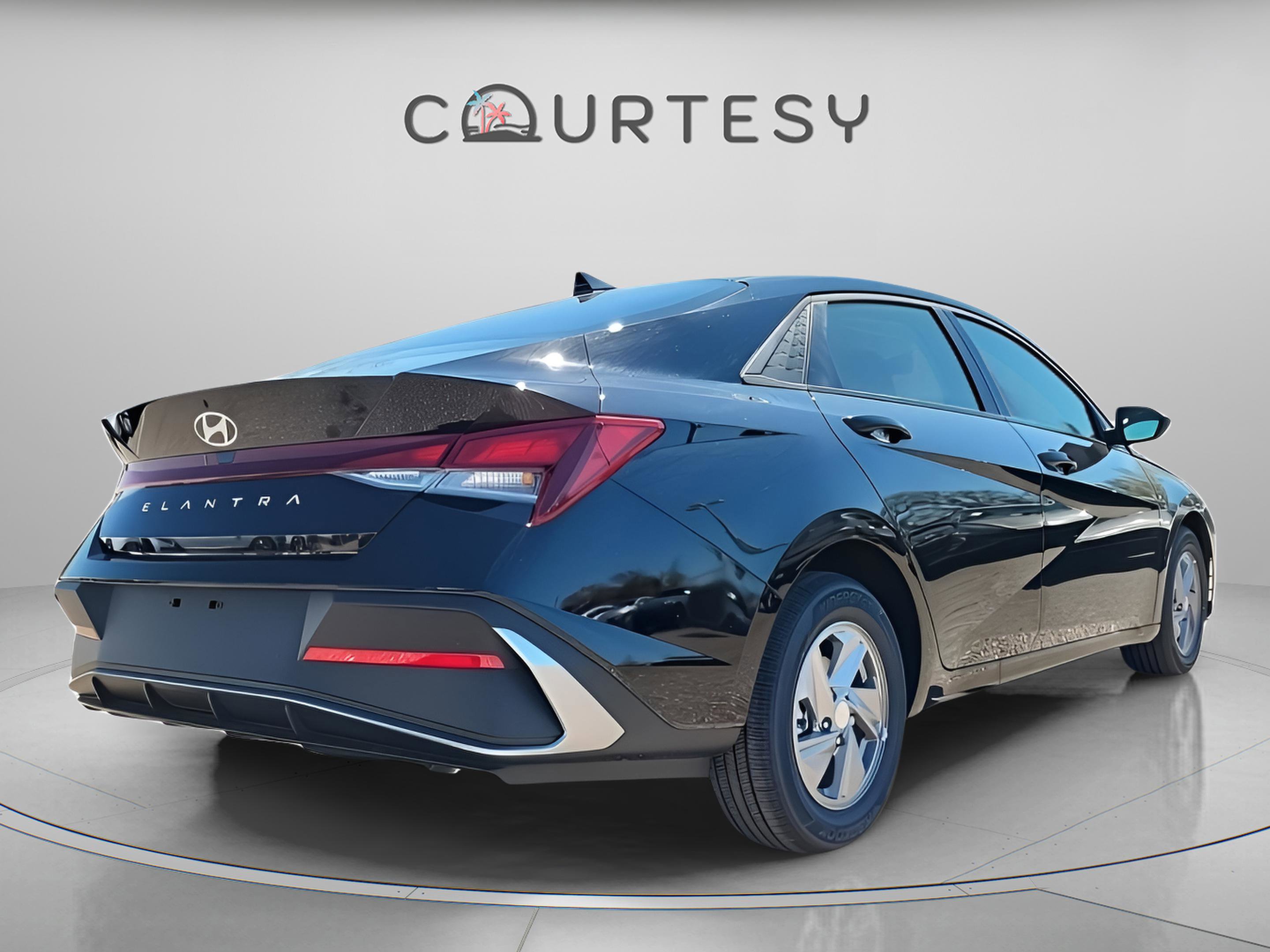 New 2026 Hyundai Elantra SE image 4