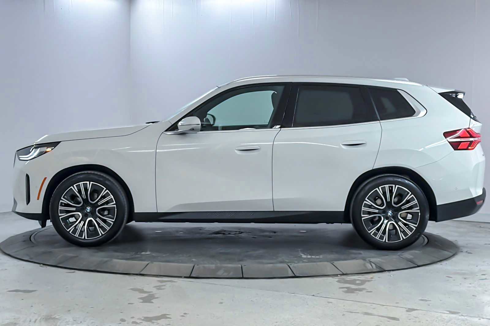 Used 2025 BMW X3 xDrive30i w/ Premium Package image 5