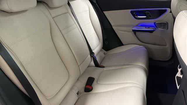 Used 2025 Mercedes-Benz GLC 300 4MATIC image 35
