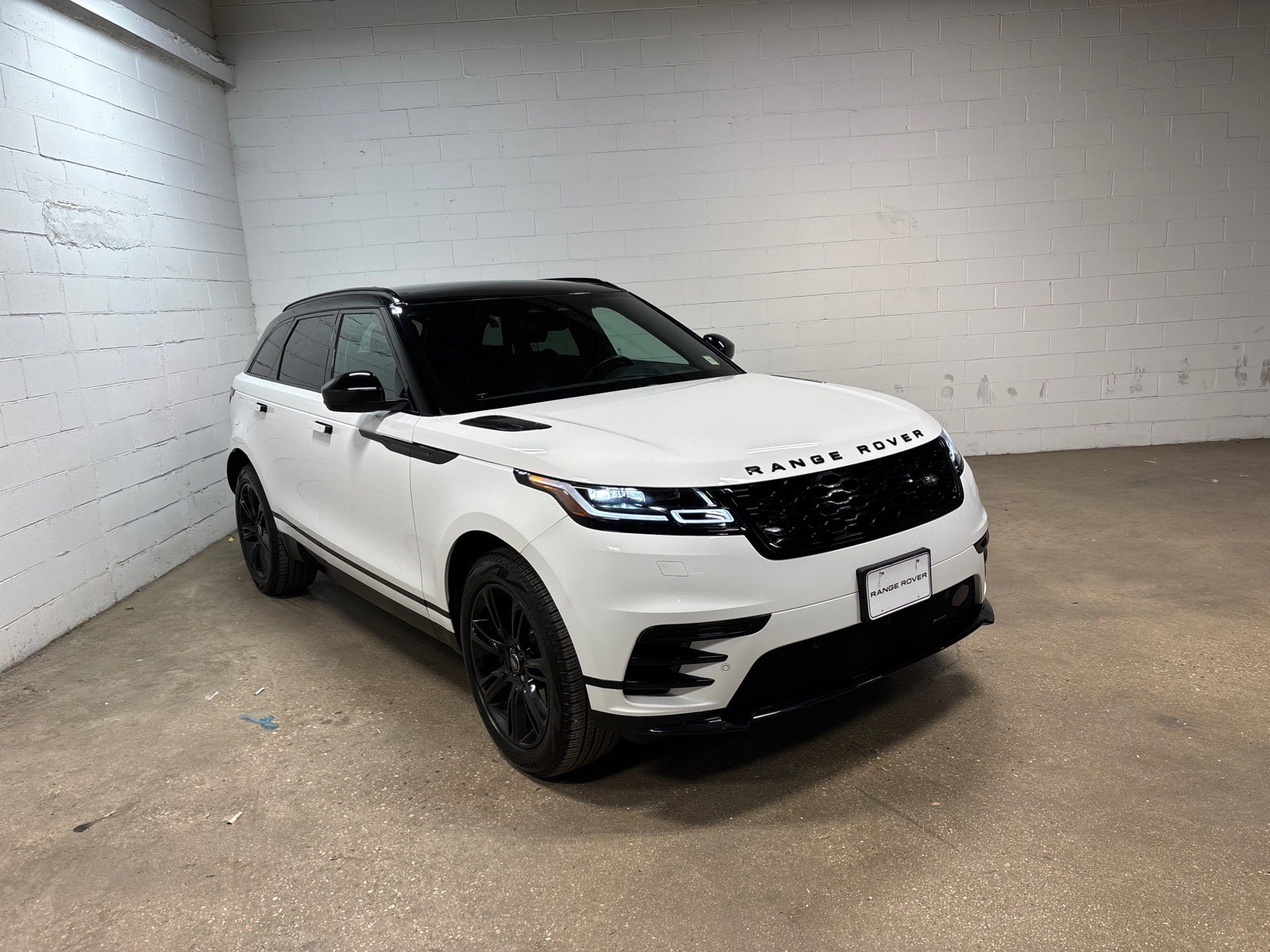 Used 2022 Land Rover Range Rover Velar R-Dynamic S AWD/4WD image 4
