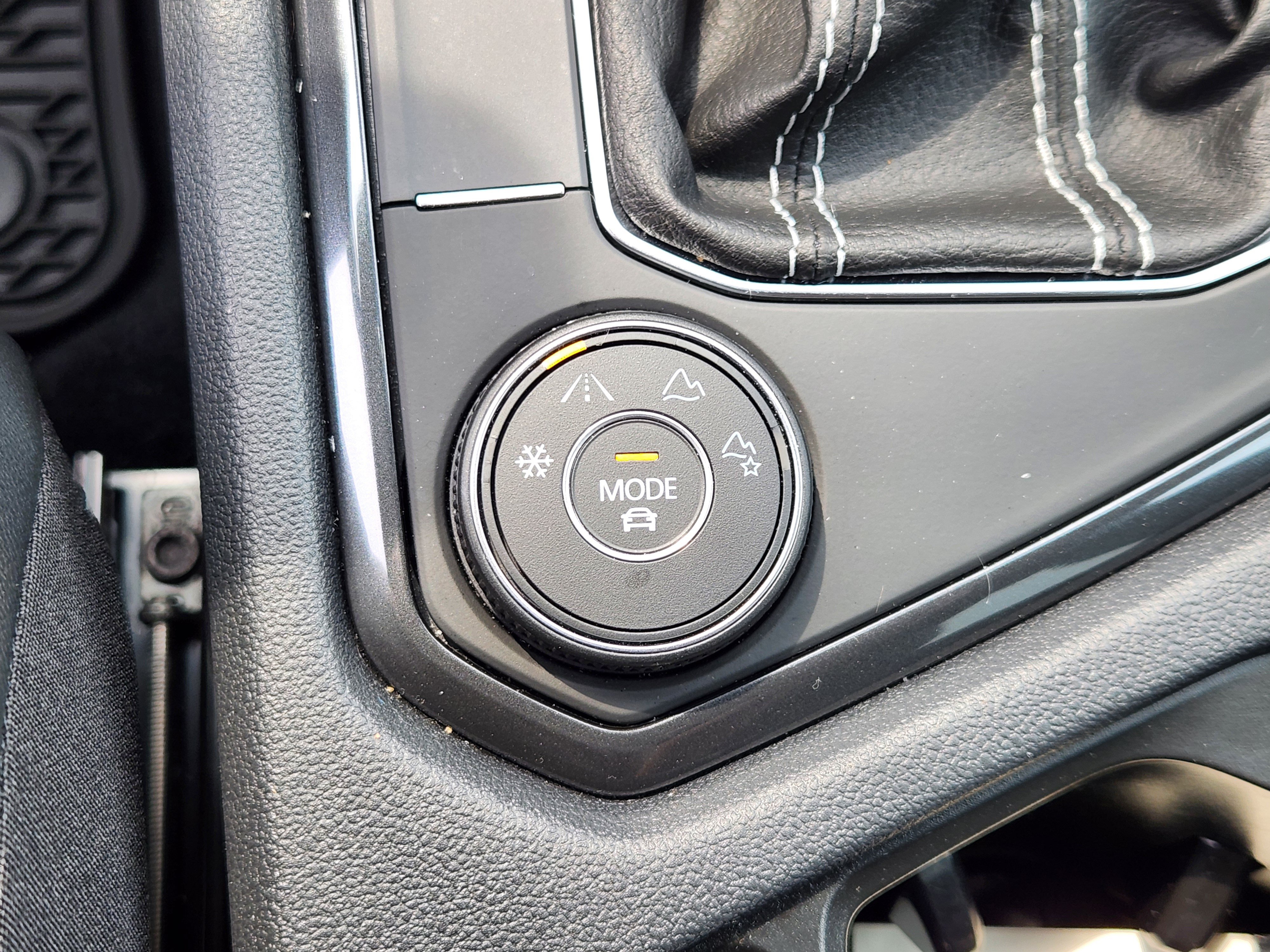 Certified 2024 Volkswagen Tiguan SE R-Line AWD/4WD image 22