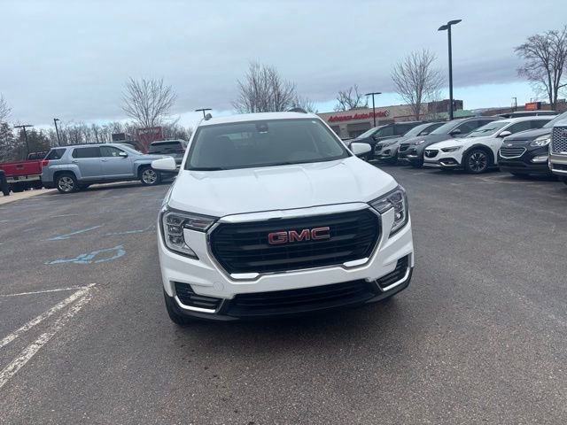 Used 2023 GMC Terrain SLE w/ Driver Convenience Package image 3