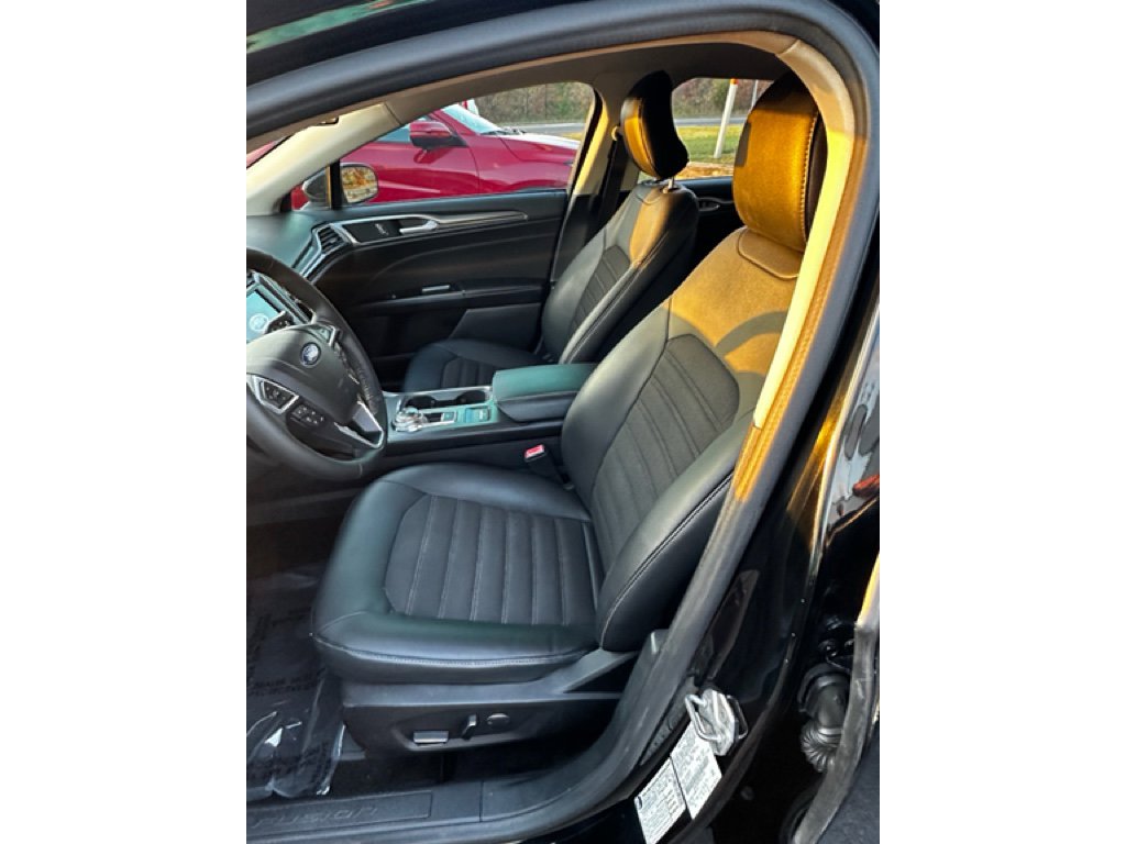 Used 2017 Ford Fusion SE w/ Equipment Group 201A image 12