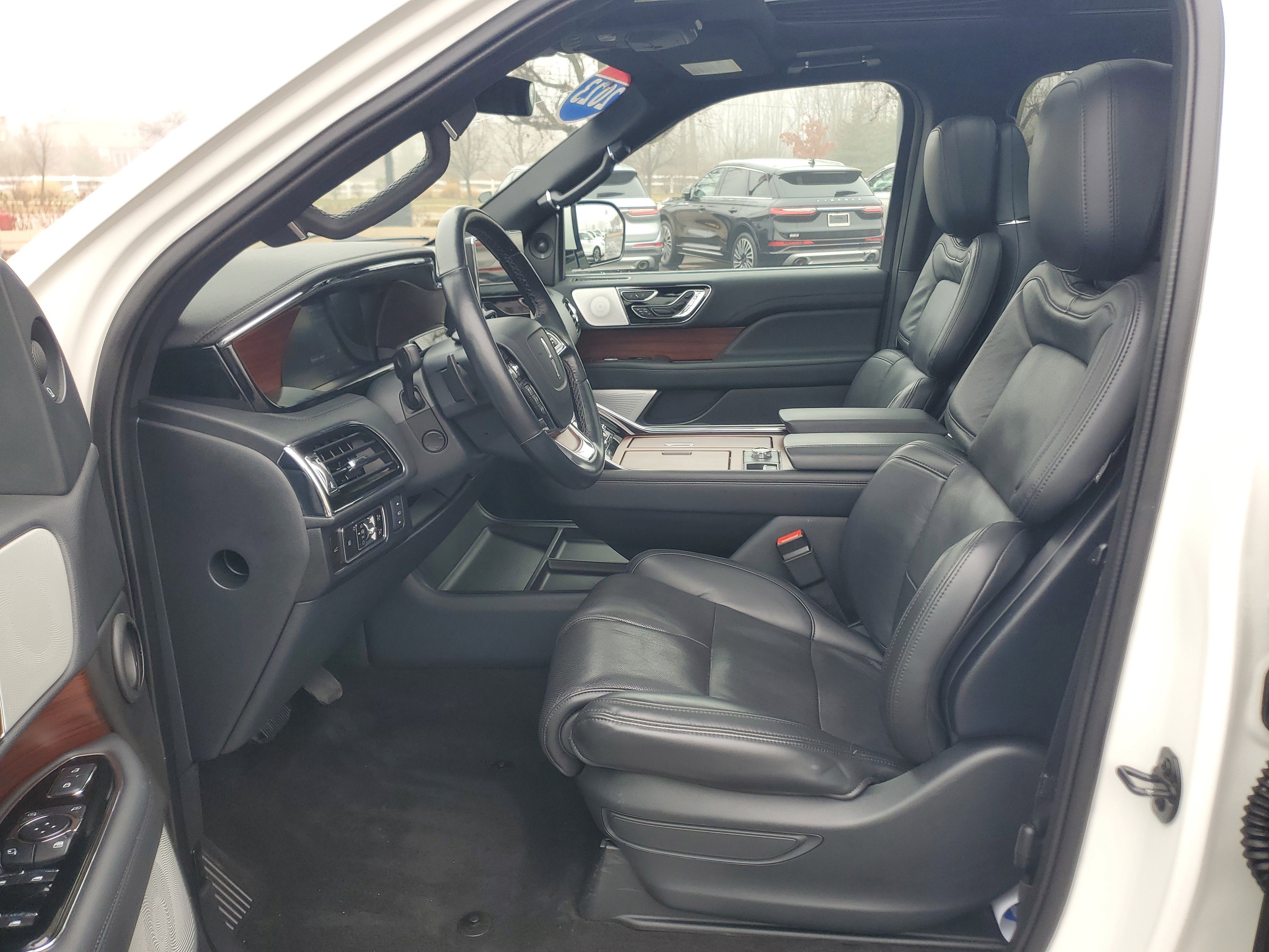 Certified 2023 Lincoln Navigator Reserve AWD/4WD image 12