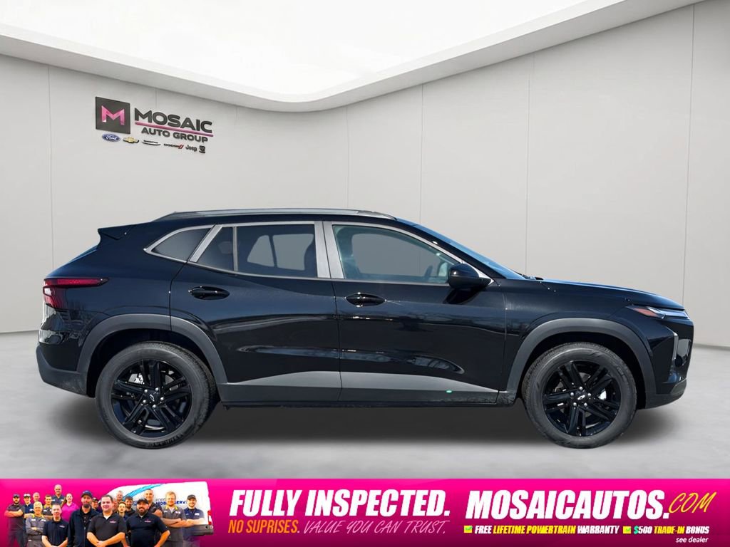 Used 2025 Chevrolet Trax ACTIV w/ Sunroof Package FWD image 2