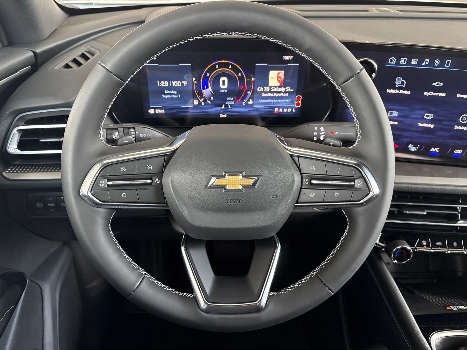 New 2027 Chevrolet Traverse LT w/ Sun and Wheel Package FWD image 31