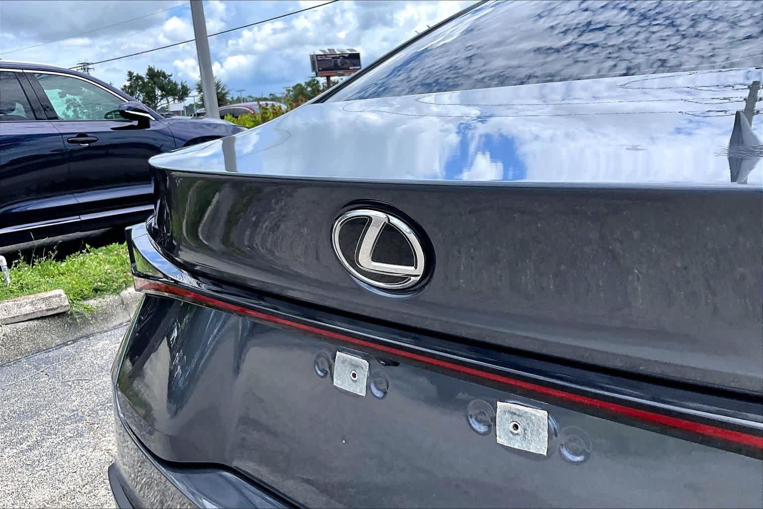 Used 2025 Lexus IS 300 w/ Premium Package RWD image 31