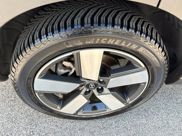 Used 2025 Hyundai Santa Fe Limited AWD/4WD image 8